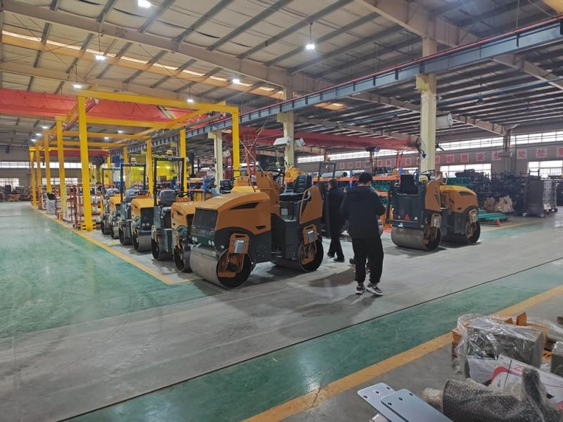小型壓路機(jī)價(jià)格不能盲從，先把知識(shí)來(lái)學(xué)起！